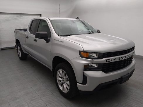 Used 2020 Chevrolet Silverado 1500 Custom w/ Custom Value Package AWD/4WD image 13