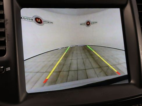Used 2023 Chrysler 300 C RWD image 7
