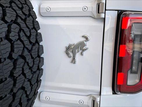 Used 2025 Ford Bronco Badlands AWD/4WD image 9