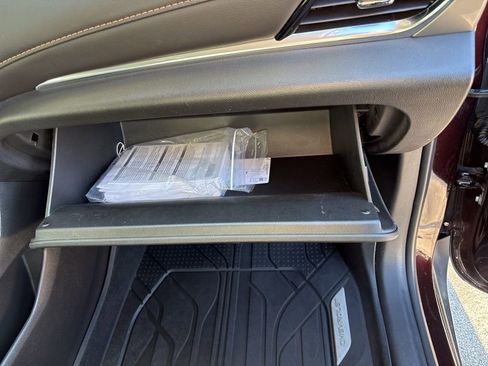 Used 2020 Chevrolet Traverse LT image 26