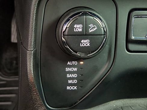 Used 2017 Jeep Renegade Trailhawk AWD/4WD image 14