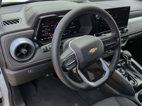Used 2025 Chevrolet Colorado LT AWD/4WD image 15