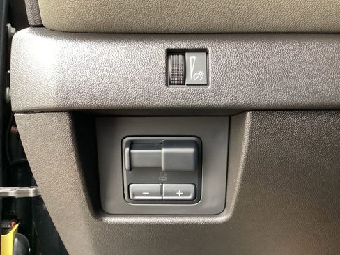 Used 2024 Chevrolet Colorado ZR2 w/ ZR2 Convenience Package III image 59