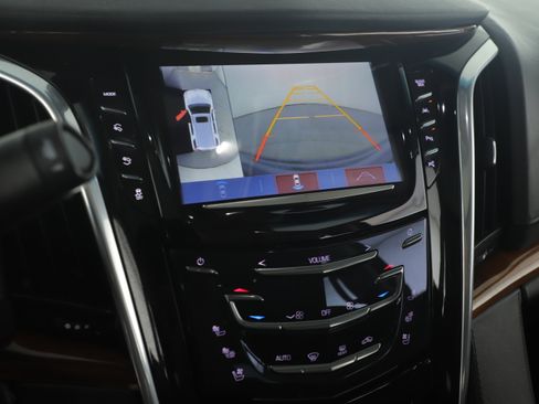 Used 2017 Cadillac Escalade Premium Luxury image 14