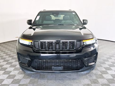 Used 2023 Jeep Grand Cherokee Altitude AWD/4WD image 8