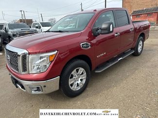 Used 2017 Nissan Titan SV video 1