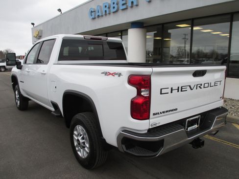 Used 2023 Chevrolet Silverado 2500 LT w/ Convenience Package image 3