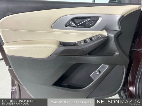 Used 2022 Chevrolet Traverse LT FWD image 14