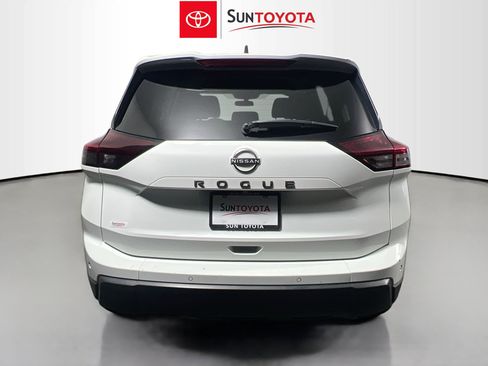 Used 2024 Nissan Rogue S FWD image 5