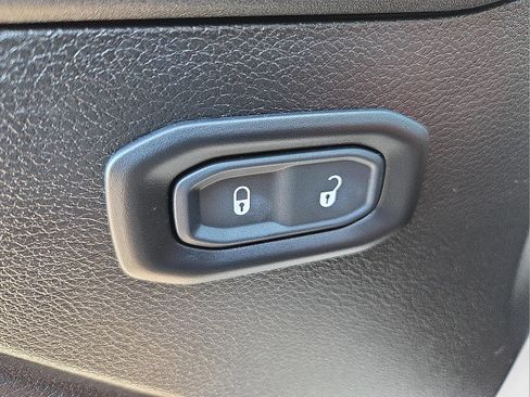 Used 2023 Jeep Wrangler Unlimited w/ 8.4" Radio Group AWD/4WD image 15