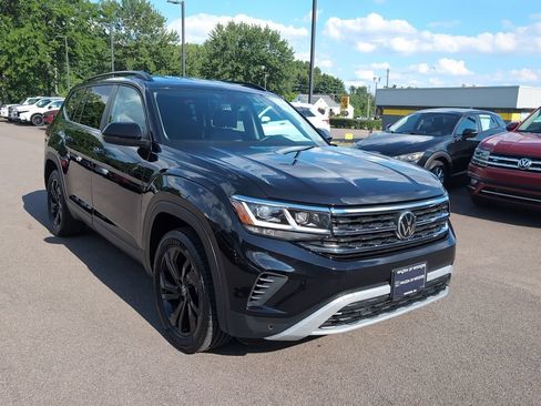 Used 2022 Volkswagen Atlas SE w/ Black Wheel Package FWD image 2