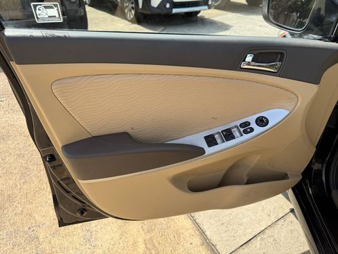 Used 2012 Hyundai Accent GLS w/ Premium Pkg 3 FWD image 10