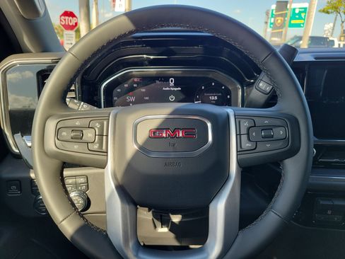 Used 2024 GMC Sierra 1500 SLT w/ X31 Off-Road Package AWD/4WD image 17