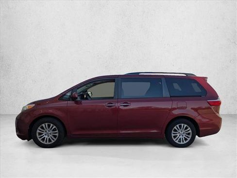 Used 2015 Toyota Sienna XLE image 6