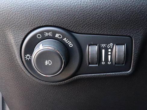 Used 2025 Jeep Compass Trailhawk AWD/4WD image 16