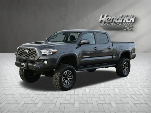 Used 2022 Toyota Tacoma TRD Sport w/ Technology Package image 8