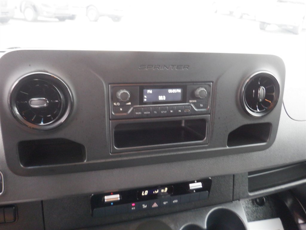 Used 2022 Mercedes-Benz Sprinter 4500 image 23