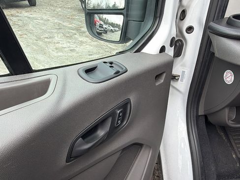 Used 2024 Ford Transit 350 XLT image 15