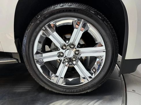 Used 2017 Cadillac Escalade ESV Premium Luxury AWD/4WD image 7