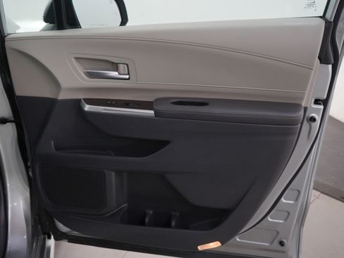 Used 2021 Toyota Sienna XLE image 12