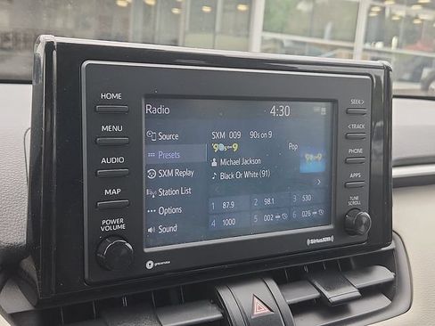 Used 2021 Toyota RAV4 XLE FWD image 11