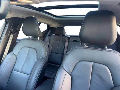 Certified 2025 Volvo XC40 B5 Core image 21