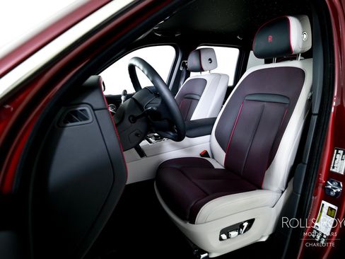 Certified 2025 Rolls-Royce Cullinan AWD/4WD image 13