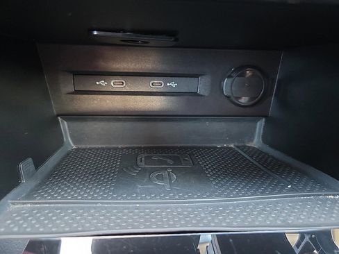 Used 2024 Volkswagen Taos SE image 17