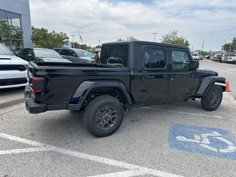 New 2025 Jeep Gladiator Sport image 28