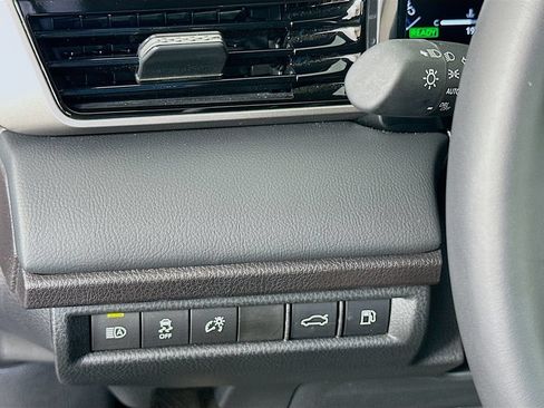 Used 2025 Toyota Camry XSE FWD image 10