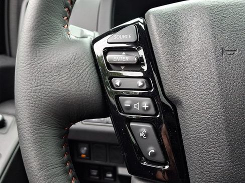 Used 2025 Nissan Frontier PRO-4X w/ Pro Premium Package AWD/4WD image 23
