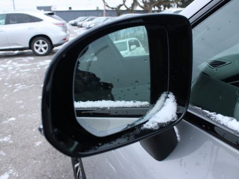 Used 2025 Volvo XC60 B5 Plus image 8