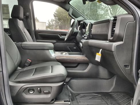 New 2025 GMC Sierra 2500 SLT w/ SLT Premium Package image 29