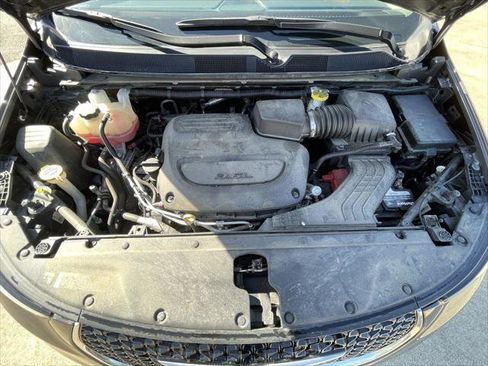 Used 2023 Chrysler Pacifica Touring-L FWD image 54