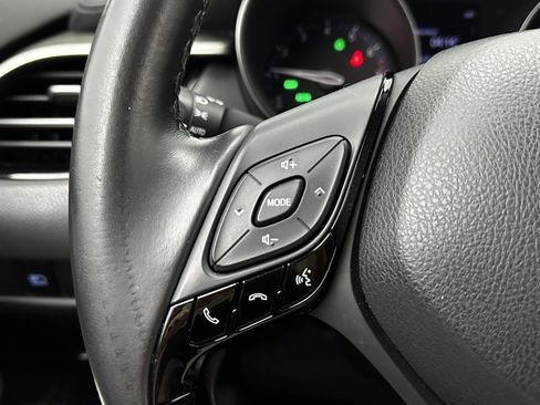 Used 2019 Toyota C-HR XLE image 19