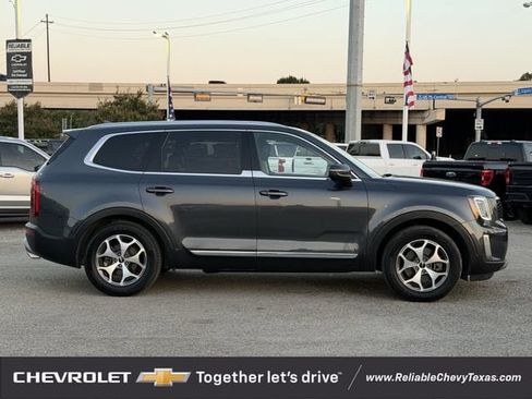 Used 2022 Kia Telluride EX w/ Towing Package FWD image 3