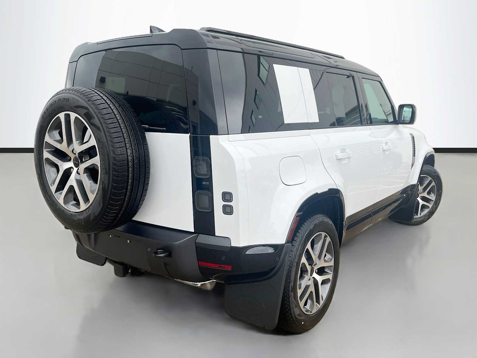 Used 2026 Land Rover Defender 110 X-Dynamic SE AWD/4WD image 3