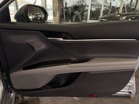 Used 2023 Toyota Camry SE AWD/4WD image 32