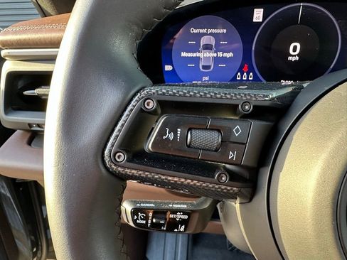 Certified 2025 Porsche Macan Electric image 18