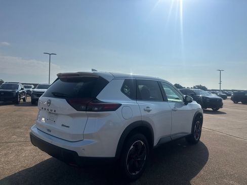 Certified 2024 Nissan Rogue SV AWD/4WD image 17