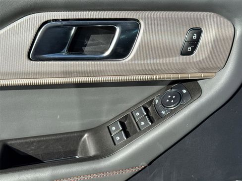 Used 2025 Ford Explorer Active w/ Active Comfort Package image 29