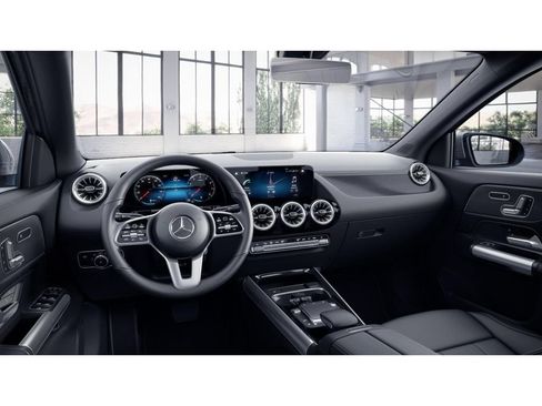 Used 2023 Mercedes-Benz GLA 250 4MATIC image 3