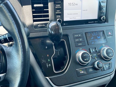 Used 2020 Toyota Sienna XLE FWD image 16