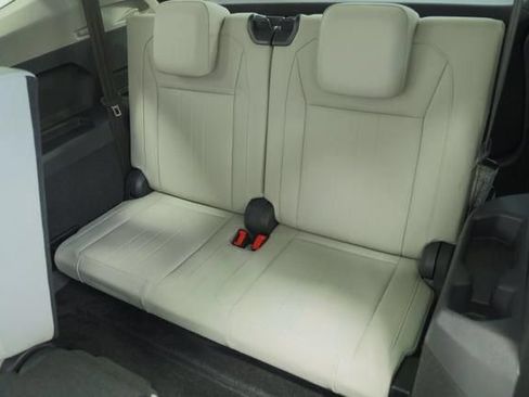 Certified 2024 Volkswagen Tiguan SE w/ Panoramic Sunroof Package FWD image 36