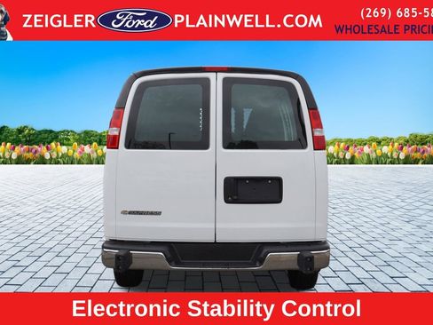 Used 2024 Chevrolet Express 2500 w/ Driver Convenience Package RWD image 4