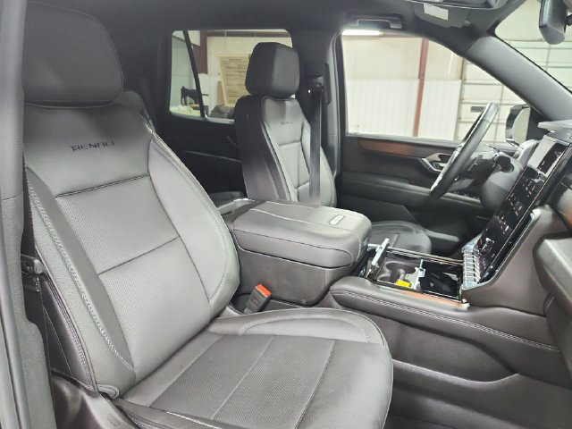 Used 2025 GMC Yukon Denali AWD/4WD image 38