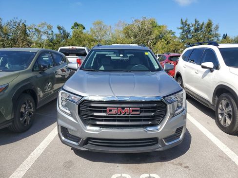 Certified 2024 GMC Terrain SLE w/ Driver Convenience Package image 2