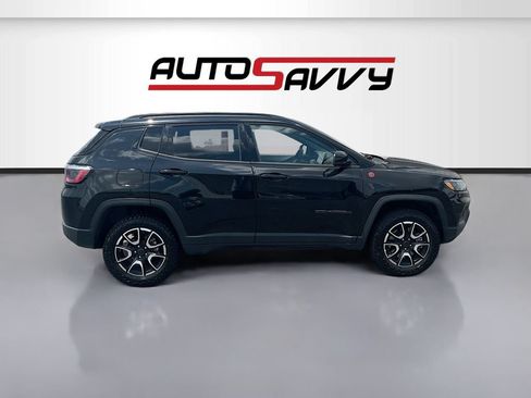 Used 2025 Jeep Compass Trailhawk AWD/4WD image 8