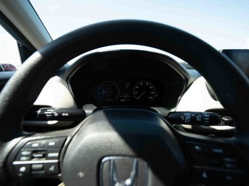 Used 2023 Honda HR-V LX image 15