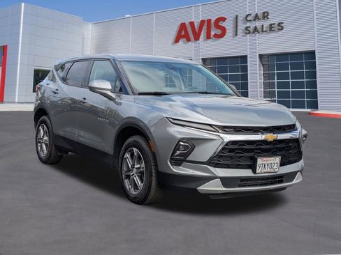 Used 2025 Chevrolet Blazer LT image 3